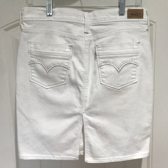 Levi’s White Denim Skirt - Picture 2 of 7